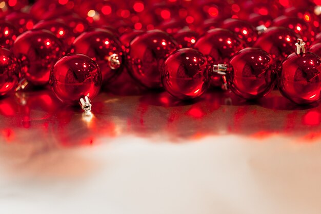 Bolas de navidad rojas