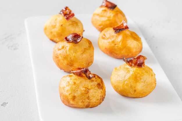 Bolas de patata parmesano