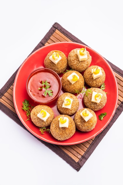 Bolas de queso de maíz con bocadillo de fiesta popular de la India