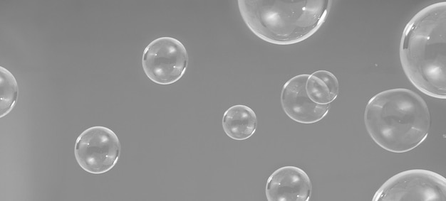 Foto bolhas de xampu flutuando como voar no ar pelo sopro do vento