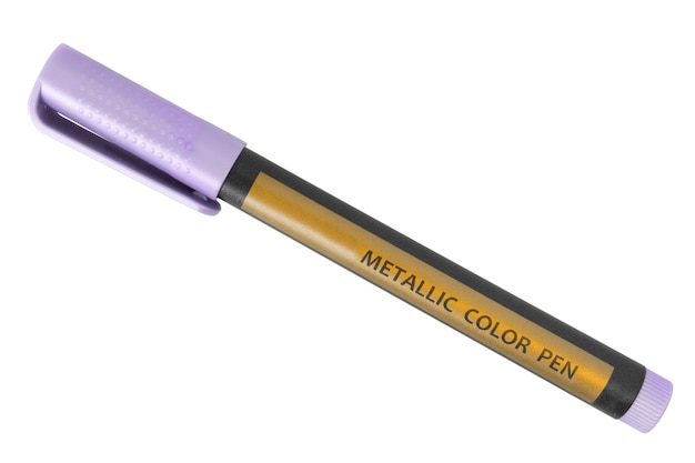 Bolígrafo de color violeta metálico sobre fondo blanco.