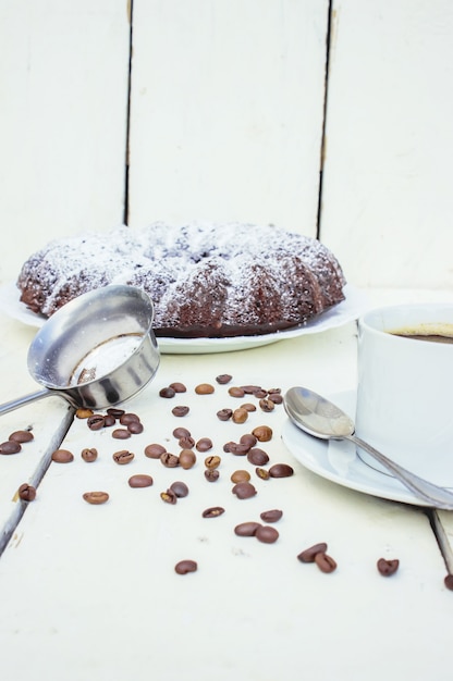 Bolinho de chocolate com café. Foco seletivo.