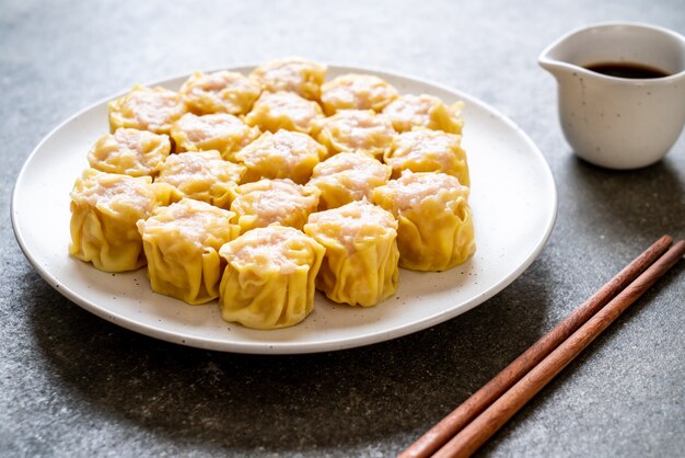 Bolinho de massa chinesa do camarão