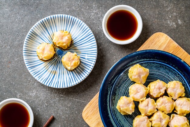 Bolinho de massa chinesa do camarão