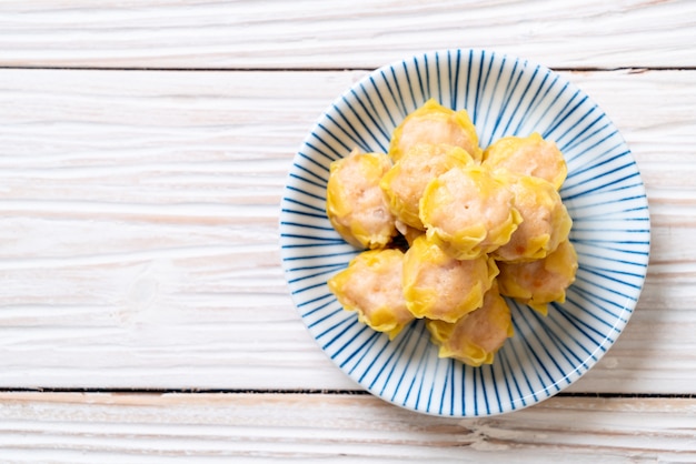 bolinho de massa cozinhado camarão chinês