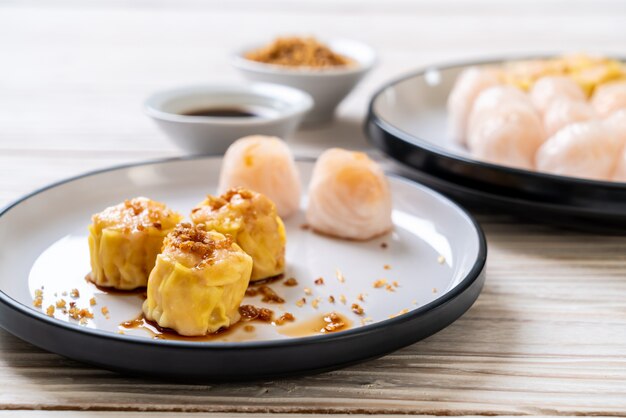 Bolinho de massa cozinhado camarão chinês