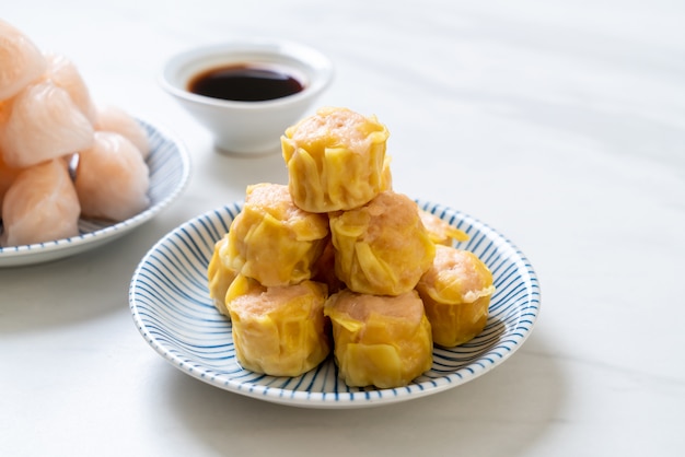 bolinho de massa no vapor chinês camarão