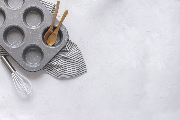 Bolinho de metal molde, Whisk, colheres de pau