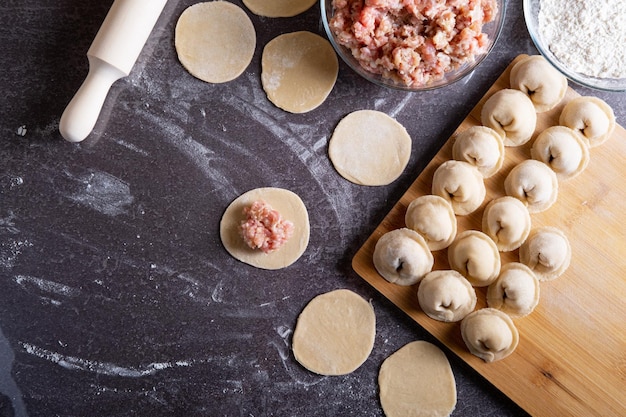 Bolinhos caseiros de carne picada e massa