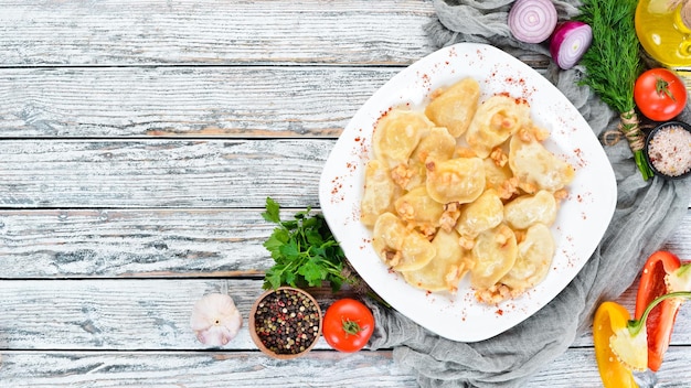 Bolinhos com batatas e bacon cozinha tradicional ucraniana vista superior espaço livre para o seu texto estilo rústico