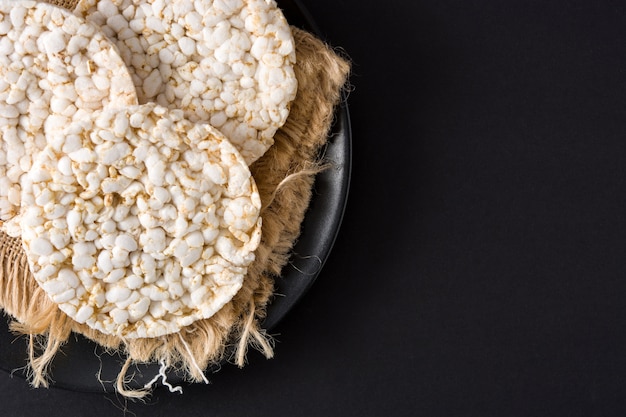 Bolinhos de arroz tufado em um prato