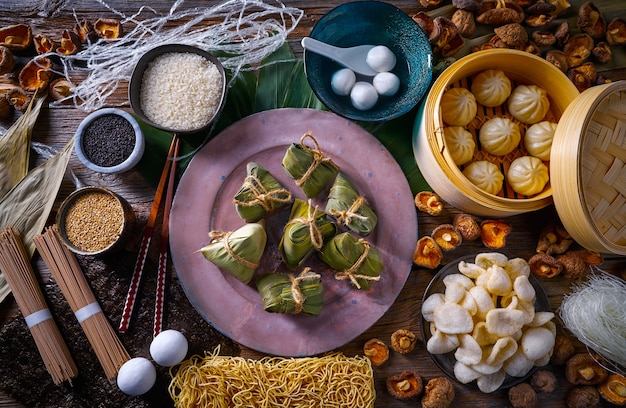 Bolinhos de arroz Zongzi bolinhos de porco shiitake macarrão