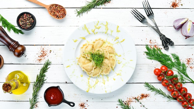 Bolinhos de batata com creme azedo cozinha ucraniana vista superior espaço livre para o seu texto estilo rústico