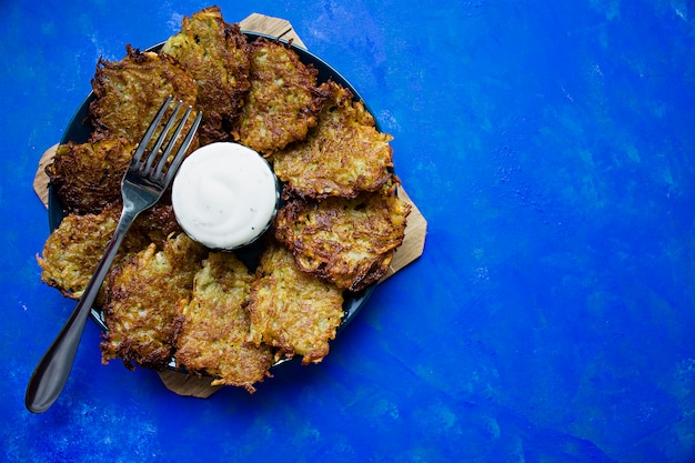 Bolinhos de batata com molho