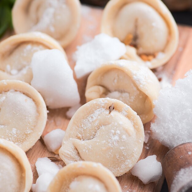 Bolinhos de carne crus
