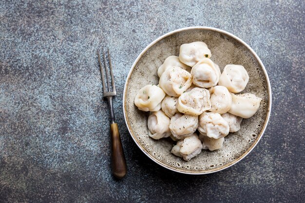 Bolinhos de carne pelmeni russos