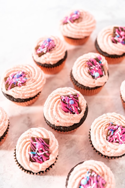 Bolinhos de chocolate e morango