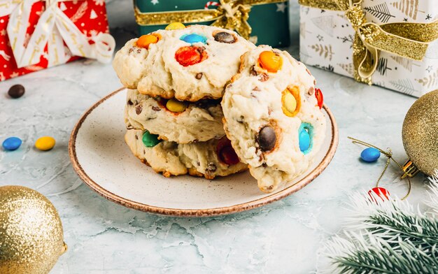 Foto bolinhos de doces com presentes de natal