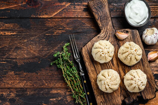 Bolinhos de manti tradicionais cozidos no vapor com carne picada.