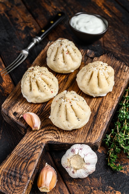 Bolinhos de manti tradicionais cozidos no vapor com carne picada