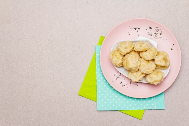 Bolinhos de peixe. O conceito de comida saudável para crianças.