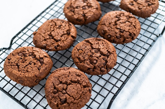 Bolinhos dobro pedaços de chocolate