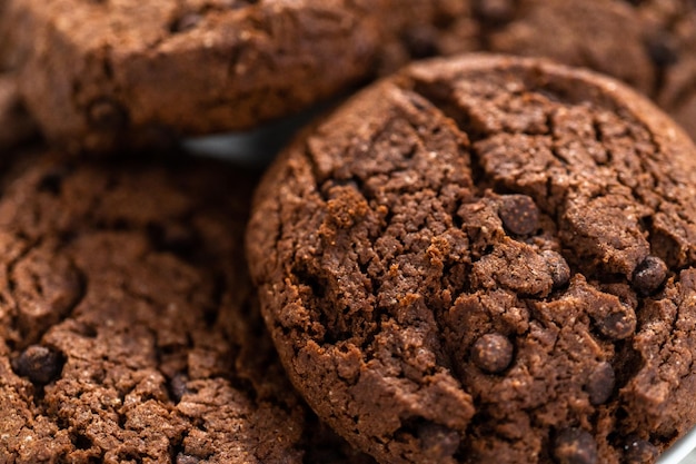 Bolinhos dobro pedaços de chocolate