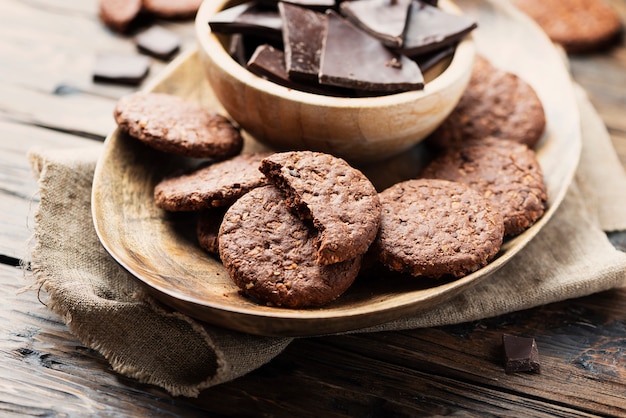 Bolinhos dobro pedaços de chocolate