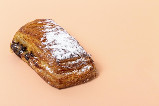 Bollos caseros con chocolate y azúcar glas