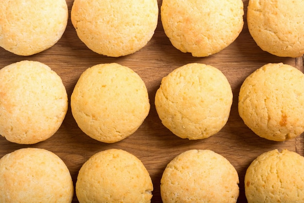 Bollos caseros de queso brasileño pao de queijo