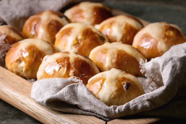 Bollos cruzados calientes