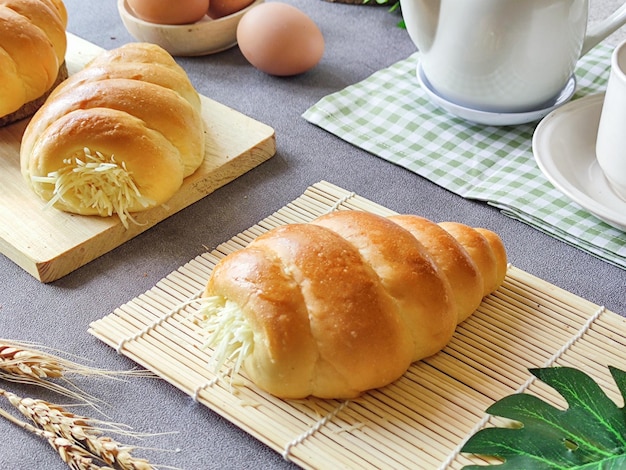 Bollos de pan de queso caseros tradicionales de Indonesia