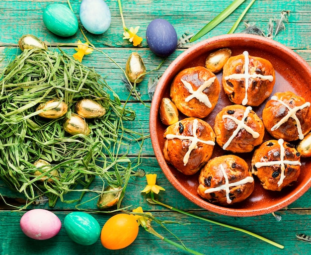 Bollos de Pascua ingleses tradicionales.