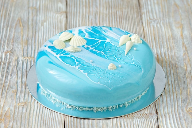 bolo azul decorado em estilo marítimo