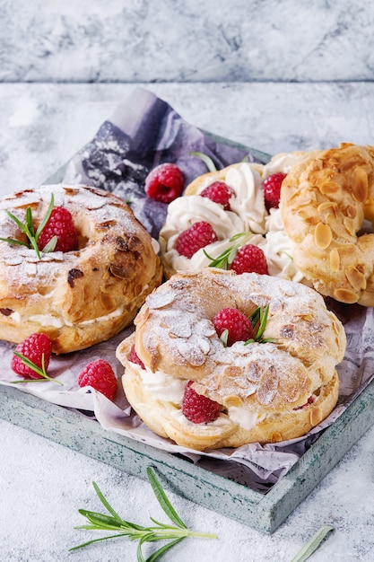 Bolo choux paris brest com framboesas