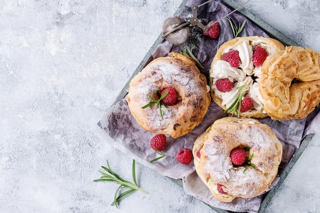 Bolo Choux Paris Brest com framboesas