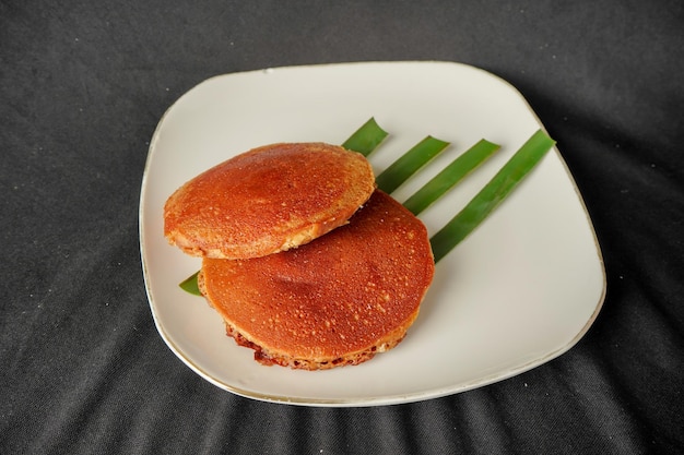 Bolo Cucur, um lanche tradicional Betawi. Comida de rua indonésia.