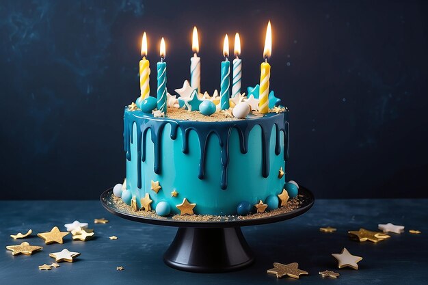 Foto bolo de aniversário branco com tops de estrela ganache e velas divertidas sobre azul escuro