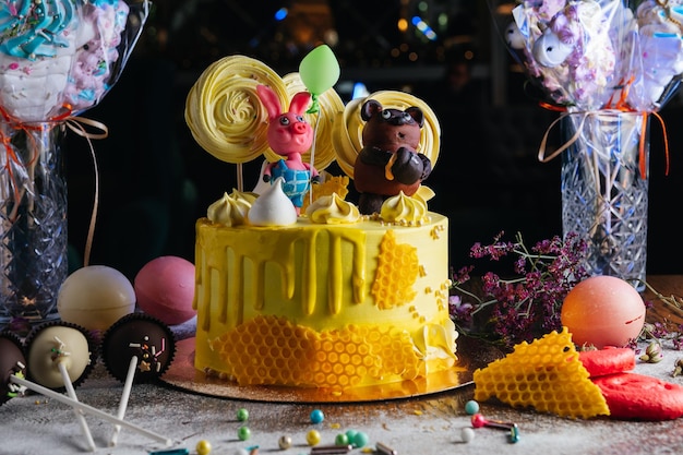 bolo de aniversário com o ursinho Pooh