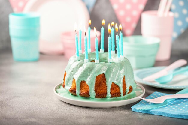 Bolo de aniversário com velas