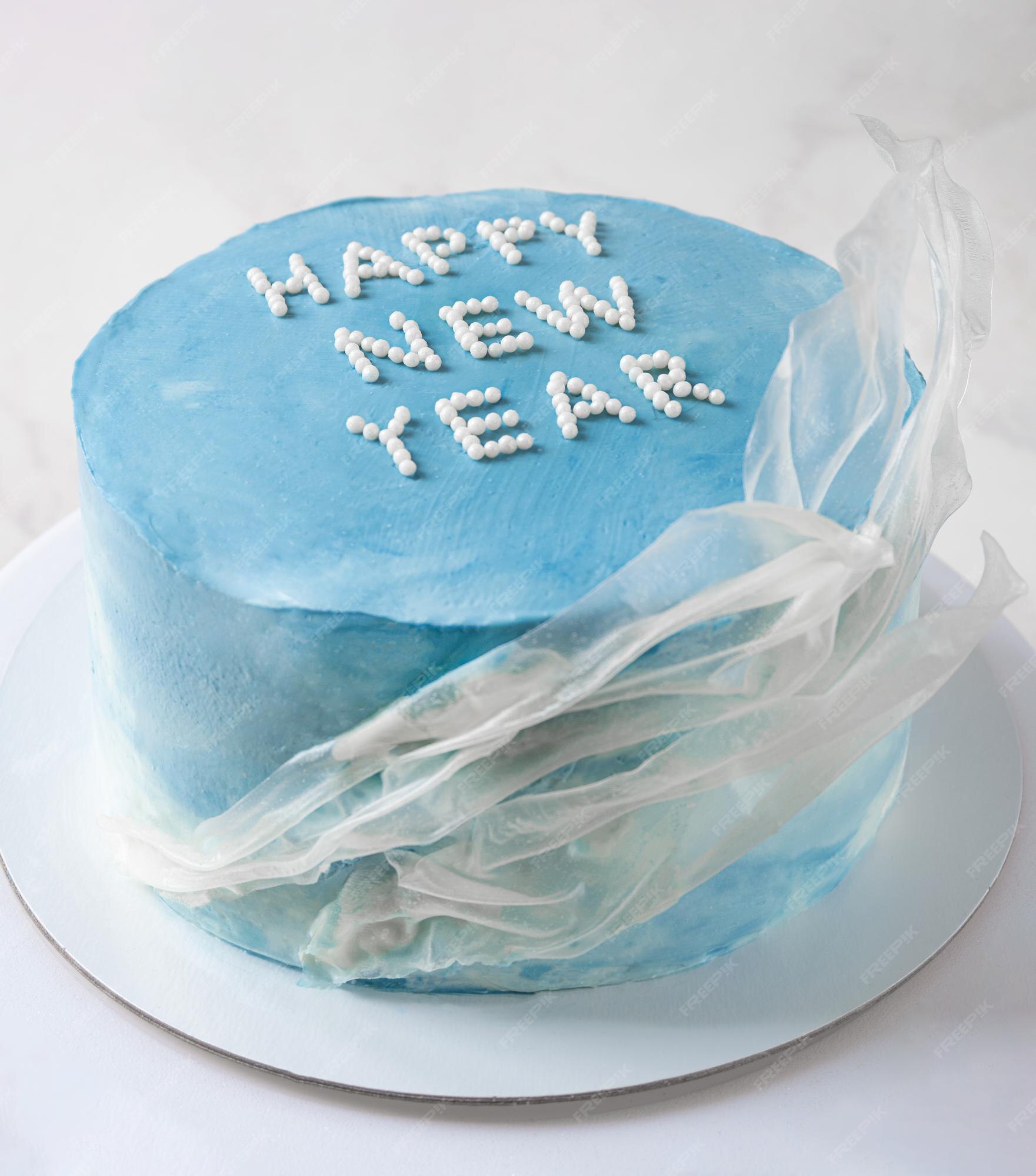 Bolo de aniversário com decoração de papel de arroz azul