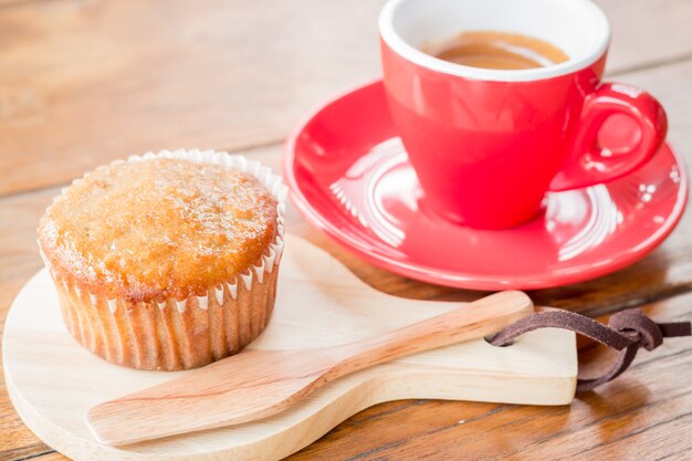 Bolo de banana e café expresso