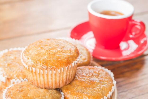 Bolo de banana e café expresso