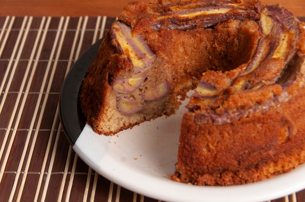 Bolo de banana no café da manhã