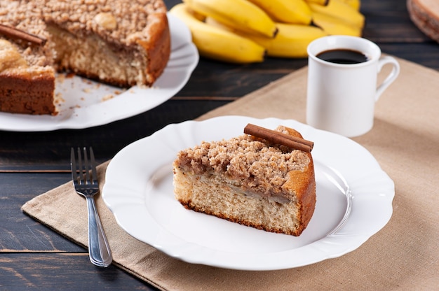 Bolo de banana tradicional brasileiro chamado "Cuca de Banana"