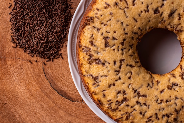 Bolo de baunilha com granulado de chocolate