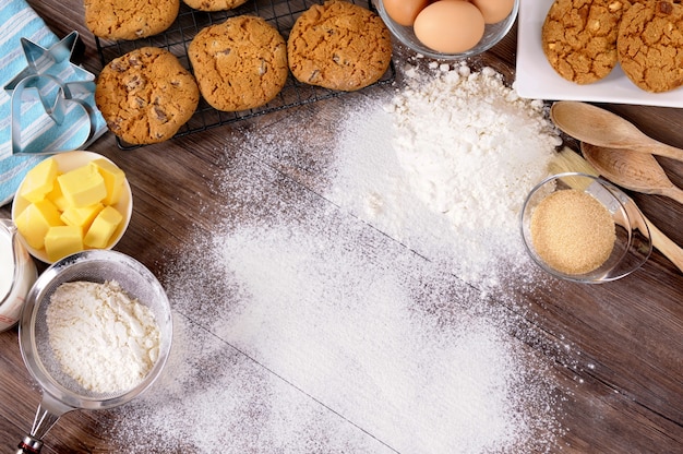 Bolo de biscoitos com ingredientes