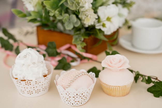 Bolo de casamento com decoração elegante