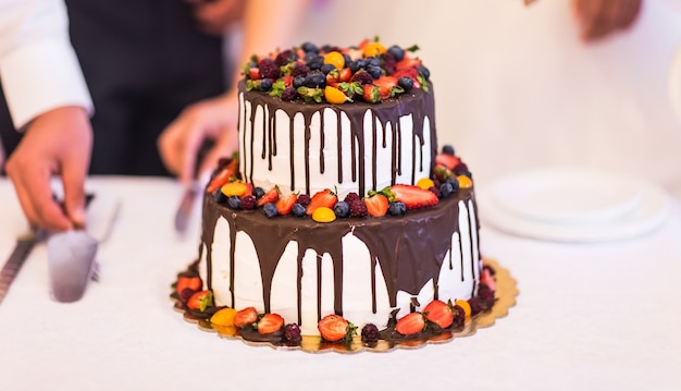 Bolo de casamento de chocolate