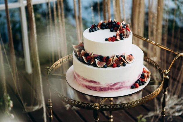 Bolo de casamento incrível e decoração de casamento